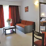Naias Apartahotel