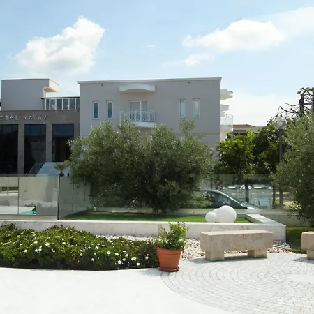 Naias 3* ハニオティス