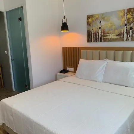 Naias 3* ハニオティス