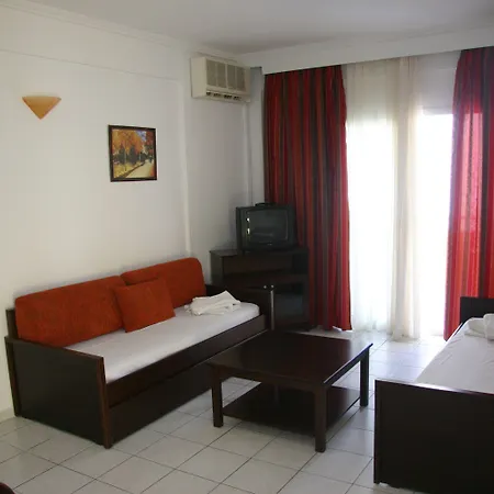 Naias アパートホテル 3*