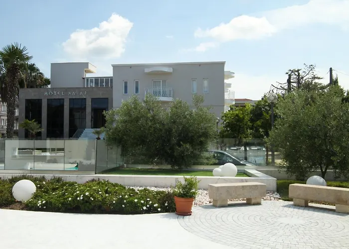 Naias 3* חניוטי