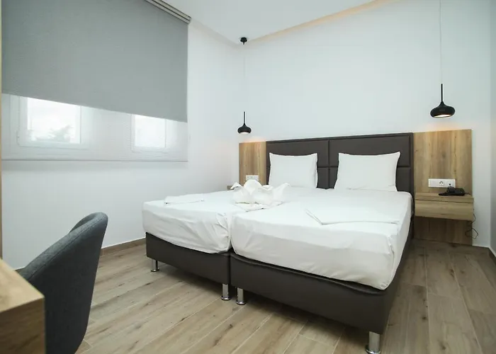 Naias Aparthotel 3*