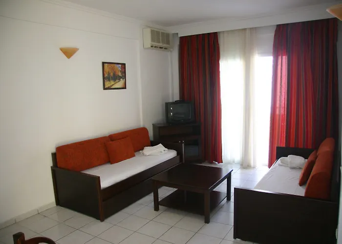 Naias Aparthotel 3*