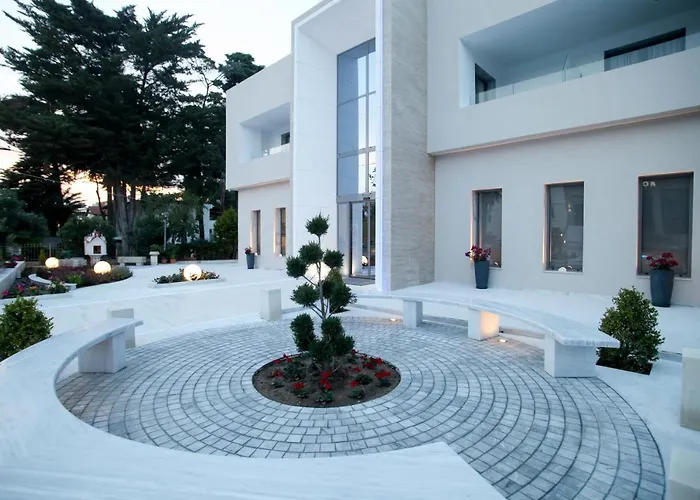 Naias מלון דירות 3*