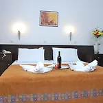 Aparthotel Naias