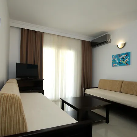 Aparthotel Naias Hanioti