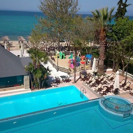 Naias Aparthotel 3*