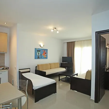 Naias Aparthotel 3*