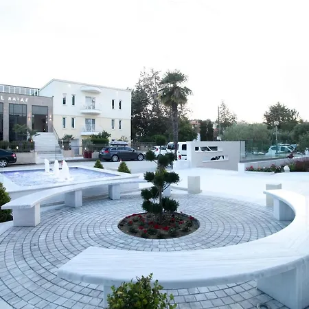 Naias Hotel apartamentowy 3*