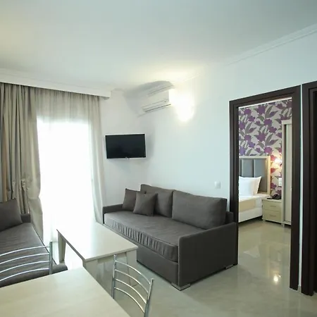 Aparthotel Naias