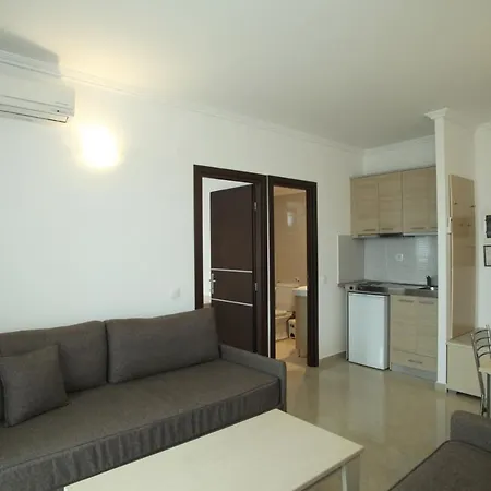 Aparthotel Naias