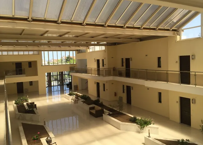 Naias Aparthotel 3*