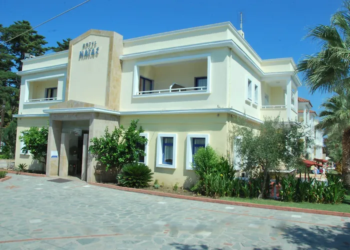 Aparthotel Naias 3*