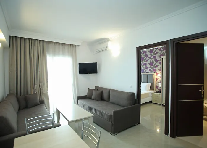 Naias Ханиоти