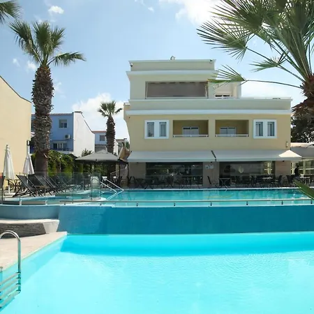 Naias Apartahotel 3*