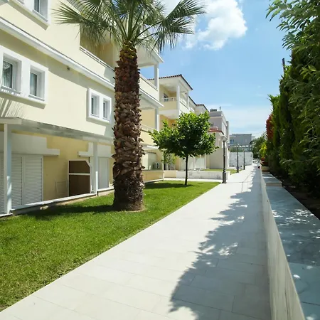 Naias Apartahotel 3*