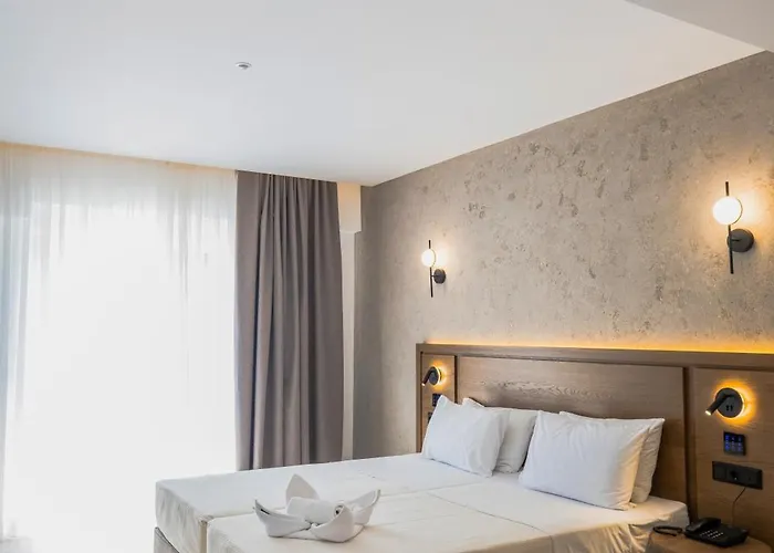 Aparthotel Naias 3*